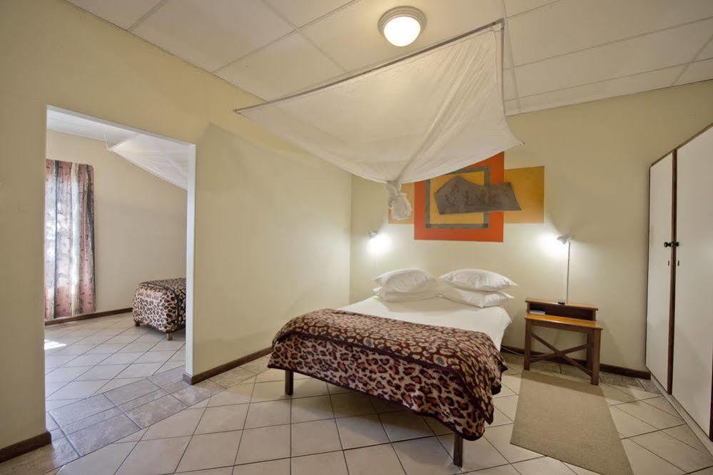 Oshakati Country Otel Dış mekan fotoğraf